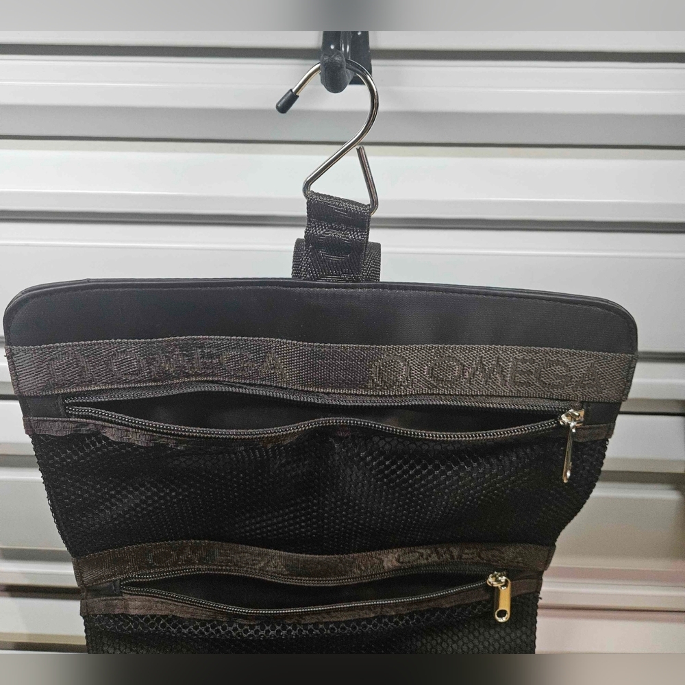 Omega toiletry bag/ travel pouch. Extendeble and has a hanging hook. Vintage - Picture 7 of 7